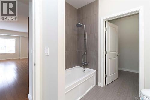 704 1015 Patrick Crescent, Saskatoon, SK - Indoor Photo Showing Bathroom
