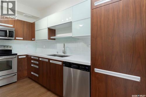 704 1015 Patrick Crescent, Saskatoon, SK - Indoor Photo Showing Kitchen With Double Sink