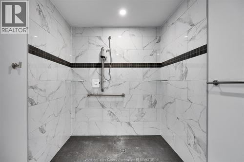 1500 Ouellette Unit# 405, Windsor, ON - Indoor Photo Showing Bathroom