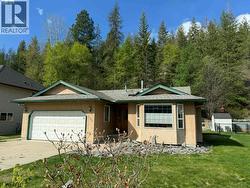 3320 14th Avenue Castlegar, BC V1N 4G1