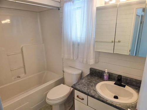 15 Middle Dr, Winnipeg Beach, MB 