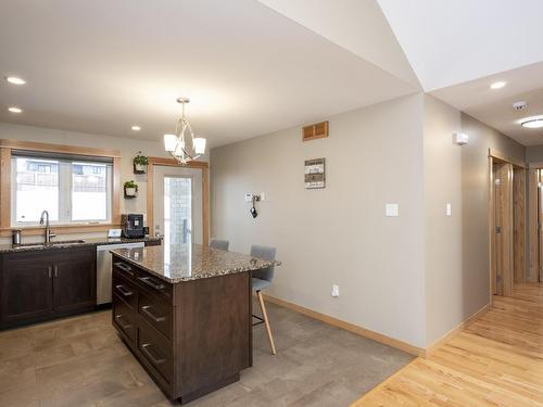 333 Ruby Crescent, Thunder Bay, ON - Indoor Photo Showing Kitchen