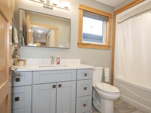 333 Ruby Crescent, Thunder Bay, ON - Indoor Photo Showing Bathroom