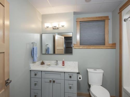 333 Ruby Crescent, Thunder Bay, ON - Indoor Photo Showing Bathroom