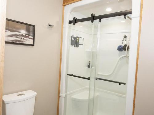333 Ruby Crescent, Thunder Bay, ON - Indoor Photo Showing Bathroom