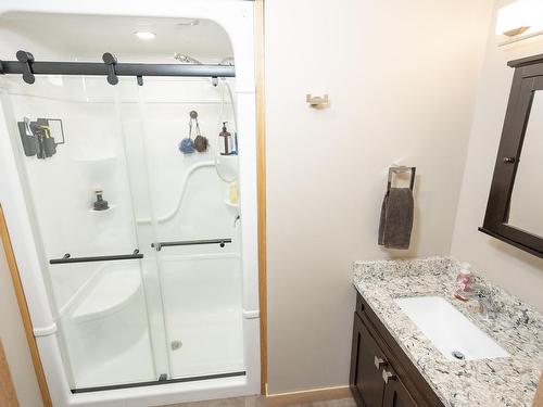 333 Ruby Crescent, Thunder Bay, ON - Indoor Photo Showing Bathroom