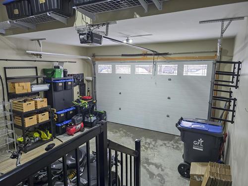 333 Ruby Crescent, Thunder Bay, ON - Indoor Photo Showing Garage