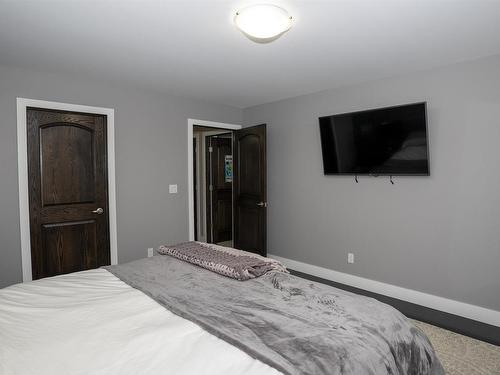 216 Cougar Crescent, Thunder Bay, ON - Indoor Photo Showing Bedroom