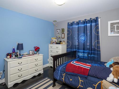 216 Cougar Crescent, Thunder Bay, ON - Indoor Photo Showing Bedroom