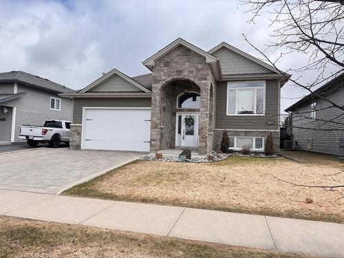 216 Cougar Crescent, Thunder Bay, ON - Outdoor With Facade