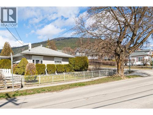407 10th Avenue N  Creston, BC V0B 1G4