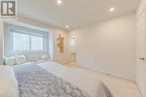 2066 Broadleaf Crescent, Burlington, ON - Indoor Photo Showing Bedroom
