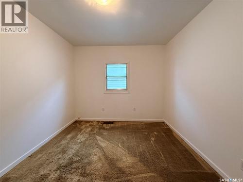 392 9Th Avenue Nw, Swift Current, SK - Indoor Photo Showing Other Room