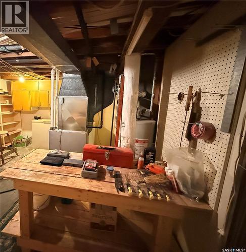 392 9Th Avenue Nw, Swift Current, SK - Indoor