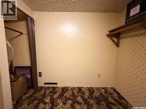 392 9Th Avenue Nw, Swift Current, SK - Indoor