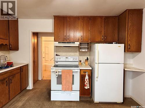 392 9Th Avenue Nw, Swift Current, SK - Indoor Photo Showing Kitchen
