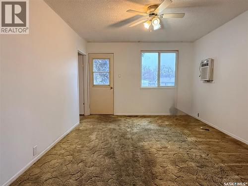 392 9Th Avenue Nw, Swift Current, SK - Indoor Photo Showing Other Room