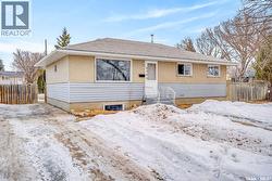 238 Vancouver AVENUE S  Saskatoon, SK S7M 3M9