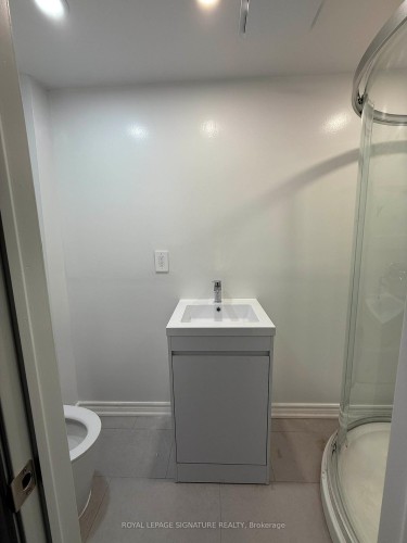 4327 Burnaby Court, Mississauga, ON - Indoor Photo Showing Bathroom