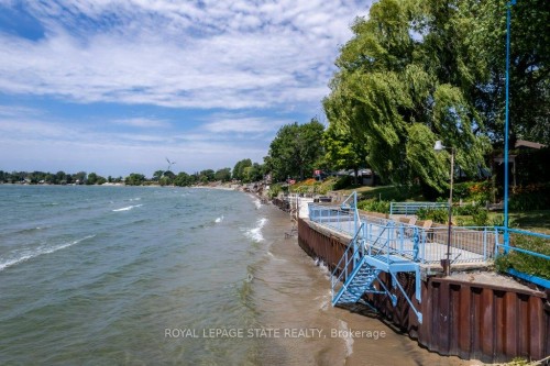 2592 Lakeshore Road, Haldimand, ON 