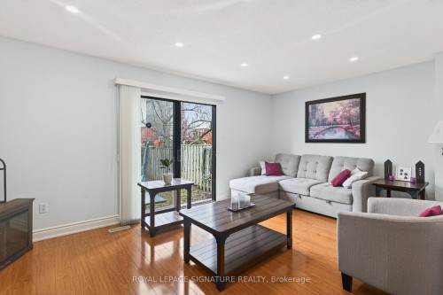 5115 Salishan Circle, Mississauga, ON - Indoor Photo Showing Living Room