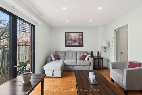 5115 Salishan Circle, Mississauga, ON - Indoor Photo Showing Living Room