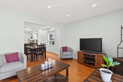 5115 Salishan Circle, Mississauga, ON - Indoor Photo Showing Living Room