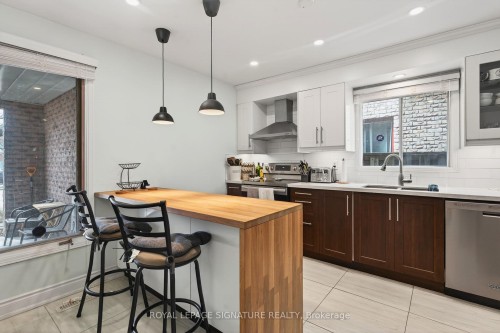 5115 Salishan Circle, Mississauga, ON - Indoor Photo Showing Kitchen With Upgraded Kitchen