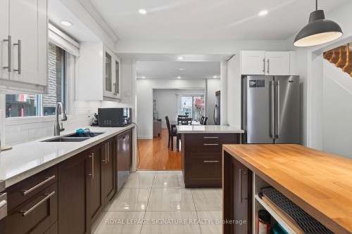 5115 Salishan Circle, Mississauga, ON - Indoor Photo Showing Kitchen With Double Sink