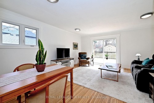 87 Richardson Drive, Aurora, ON - Indoor Photo Showing Living Room