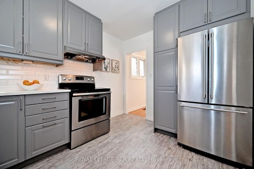 87 Richardson Drive, Aurora, ON - Indoor Photo Showing Kitchen