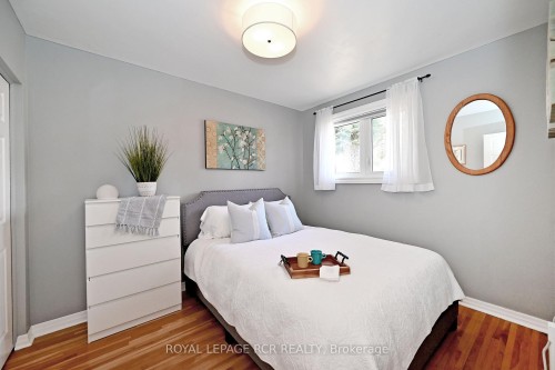 87 Richardson Drive, Aurora, ON - Indoor Photo Showing Bedroom