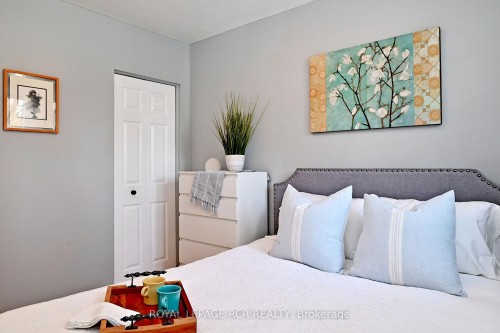 87 Richardson Drive, Aurora, ON - Indoor Photo Showing Bedroom