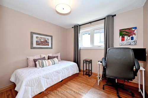 87 Richardson Drive, Aurora, ON - Indoor Photo Showing Bedroom