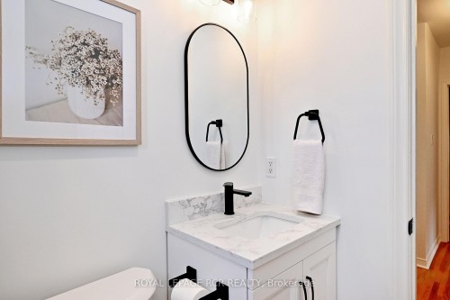 87 Richardson Drive, Aurora, ON - Indoor Photo Showing Bathroom