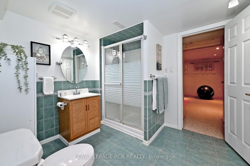 87 Richardson Drive, Aurora, ON -  Photo Showing Bathroom