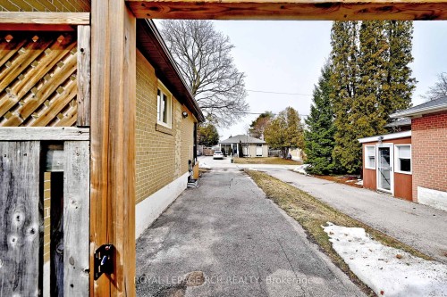 87 Richardson Drive, Aurora, ON - Outdoor With Exterior