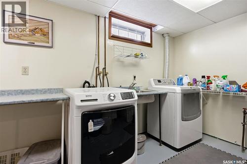 7322 Cribbs Bay, Regina, SK - Indoor Photo Showing Laundry Room
