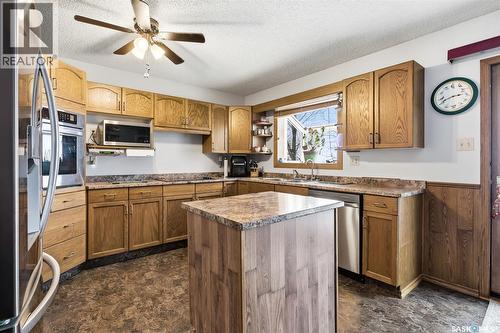 7322 Cribbs Bay, Regina, SK - Indoor Photo Showing Kitchen