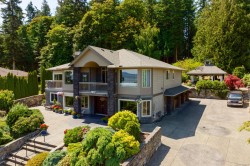 7012 Island View Pl Central Saanich, BC V8M 2J6