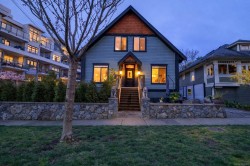 4-1035 Oliphant Ave Victoria, BC V8V 2T9