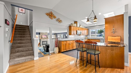 560 Spitfire Dr, Comox, BC 