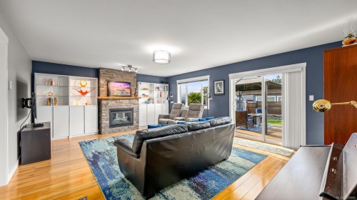 560 Spitfire Dr, Comox, BC 