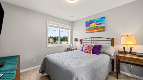 560 Spitfire Dr, Comox, BC 