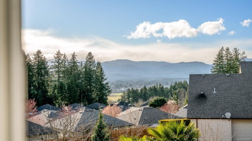 560 Spitfire Dr, Comox, BC 