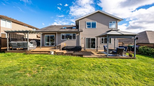 560 Spitfire Dr, Comox, BC 