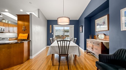 560 Spitfire Dr, Comox, BC 