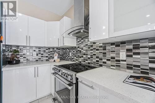 83 Mander Place, Milton, ON - Indoor Photo Showing Kitchen With Upgraded Kitchen