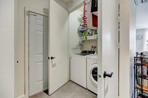 Salle de lavage - 201-6500 Av. De L'Esplanade, Montréal (Rosemont/La Petite-Patrie), QC - Indoor Photo Showing Laundry Room