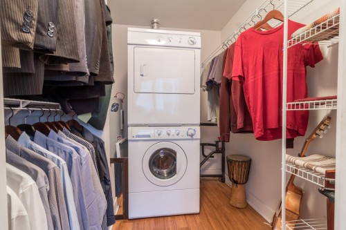 Closet - 357-950 Rue Notre-Dame O., Montréal (Le Sud-Ouest), QC - Indoor Photo Showing Laundry Room